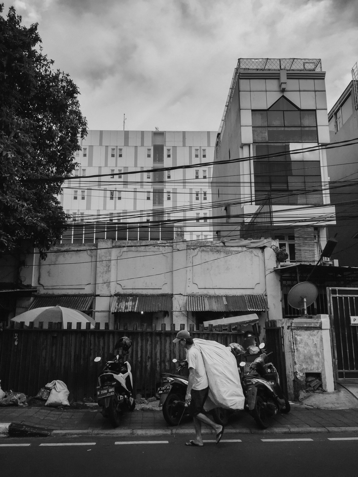 Figues, ous i cartes que no lliguen. Esperant l’Esperit Sant per iniciar la timba. L’atenció a les drogodependències a la part forana